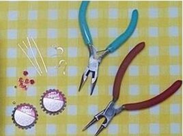 Use waste to make DIY earrings from old bottle caps