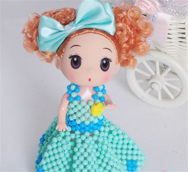 Hand-beaded DIY girls’ favorite little Barbie doll creative works