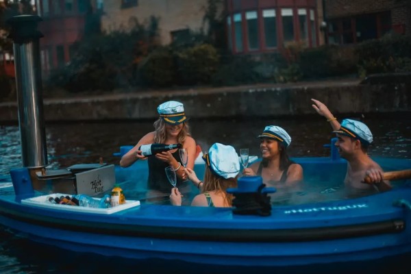 HotTug floating bathtub is also self-heating