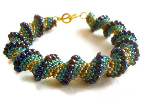 Appreciation of beautiful hand-stitched DIY beaded jewelry bracelet creative works