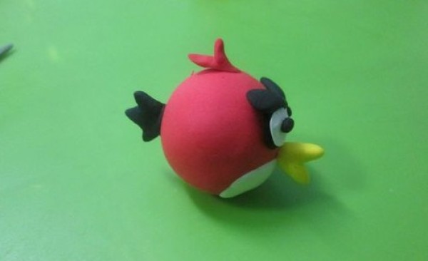 Use ultra-light clay to make angry birds. Handmade teaching for primary school students