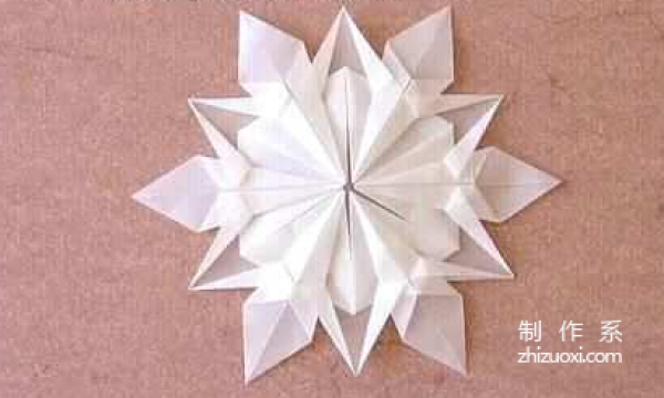 Paper art, handmade origami art, Dennis Walker can make bookmarks with beautiful snowflakes, handmade origami drawing tutorials