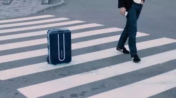 ravelmate automatically follows smart luggage