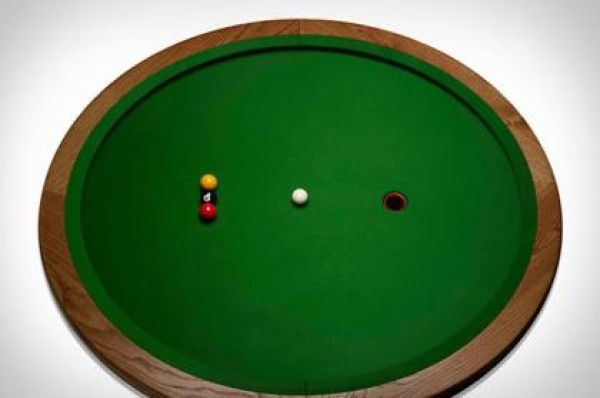 Round pool table