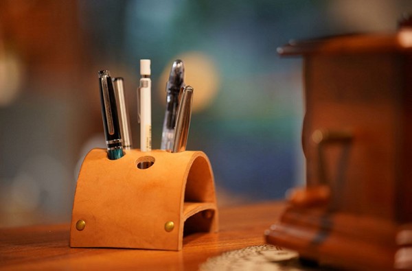 Make a Simple Leather Pen Holder