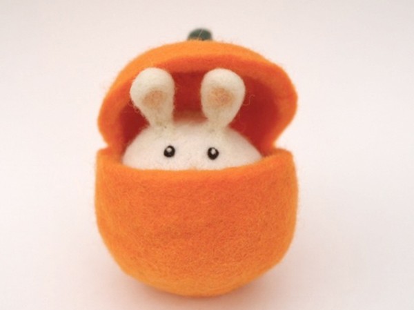 Beautiful kawaii wool felt handmade bunny that loves peek-a-boo