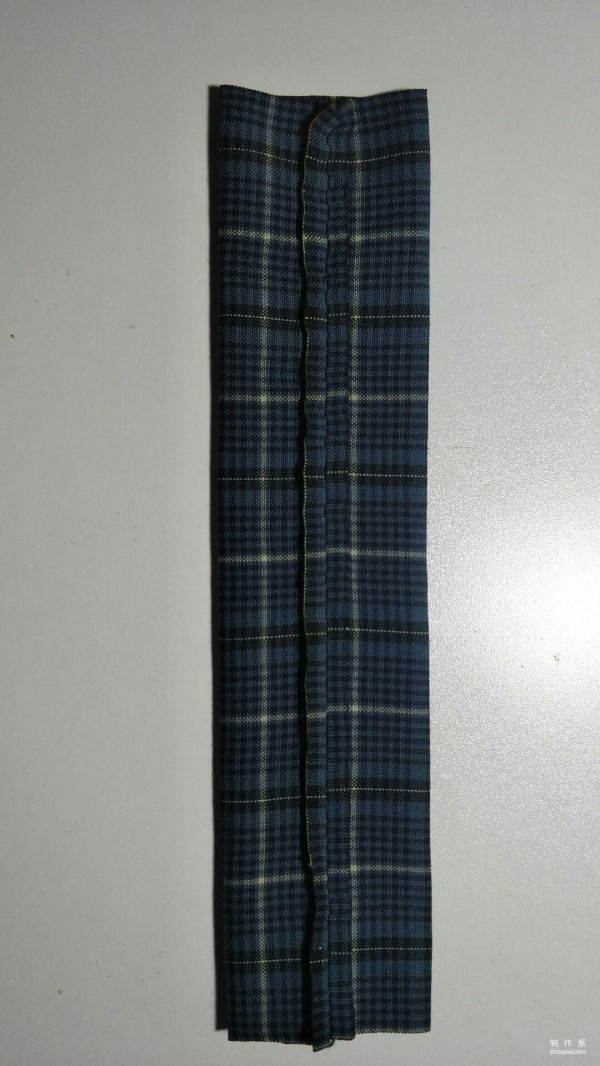 Fabric hand-making, a hand-making method of a JK bow tie with a short handle and a flat bow