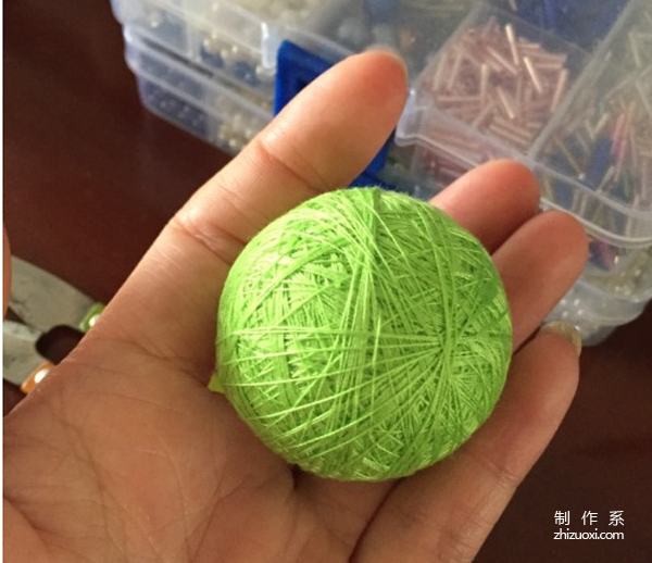 Use wool to crochet a beautiful Temari ball by hand, it’s very simple!