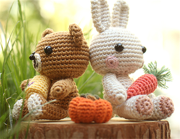 Creative crochet DIY woolen dolls Carrot Rabbit and Honey Bear