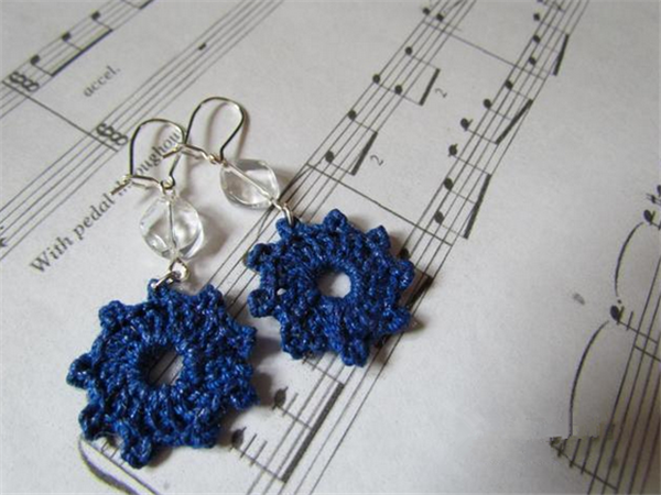 Beautiful crochet jewelry and a pair of creative handmade DIY earrings