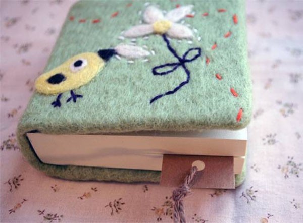 Appreciation of warm and cute wool felt small objects handmade DIY products