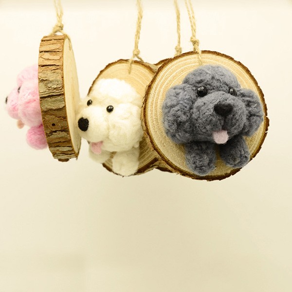 Appreciation of DIY cute little animals made from wool felt as hanging ornaments