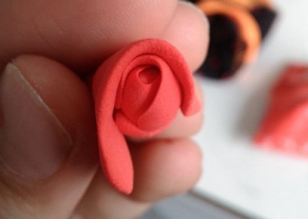 Use ultra-light clay to make beautiful roses. How to knead roses.