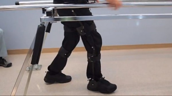 Battery-free mechanical walker