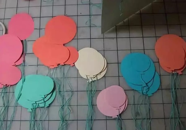 Illustrated tutorial for making a DIY balloon 3D model for greeting cards during the National Day holiday