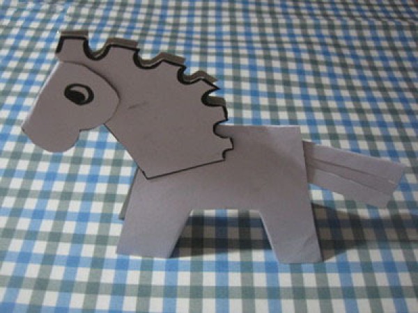 Corrugated cardboard DIY Trojan horse method