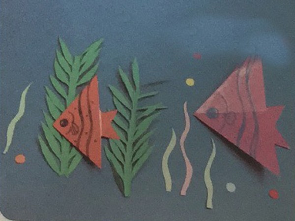 Primary school students' handmade swallow fish origami method