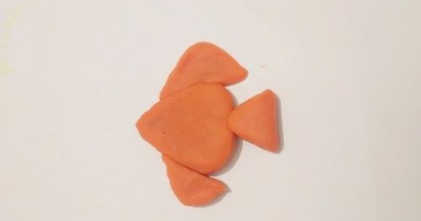 Steps to make small swallow fish from plasticine