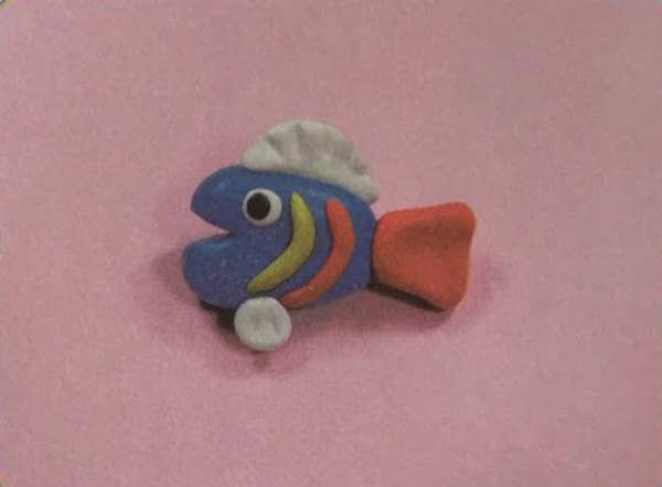 Simple process of pinching tropical fish with plasticine