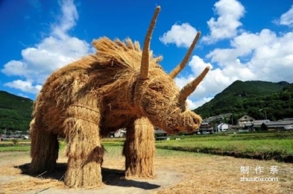 Straw Art: Creative Sculpture