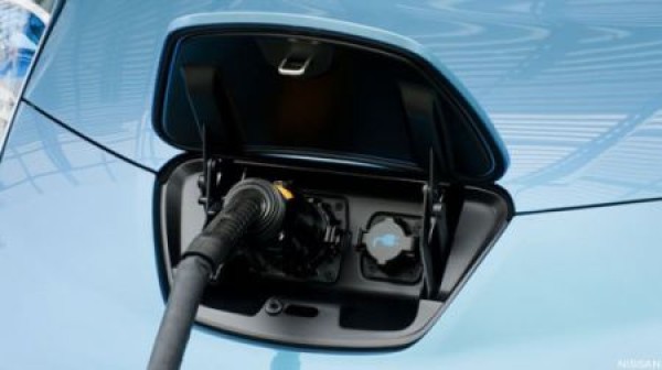 Nissans all-electric car can power homes