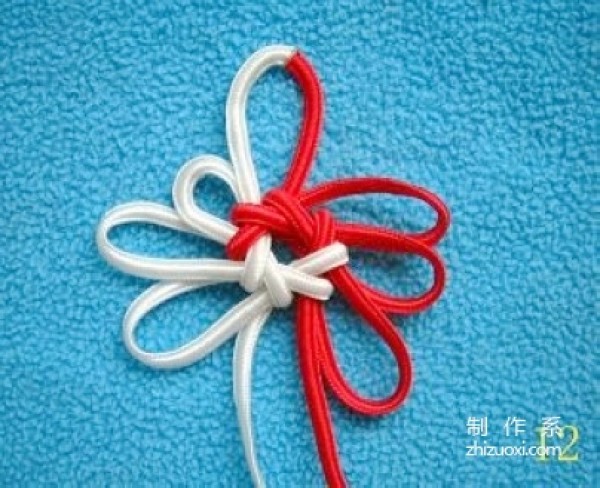 Illustration of the knitting method of the Chinese knot with eight ears and hollow brocade knot, tutorial on how to tie the hollow knot with eight ears and brocade