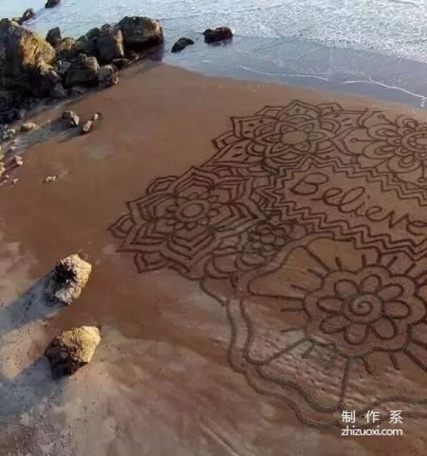 Have you ever seen the most beautiful beach painted with a rake?