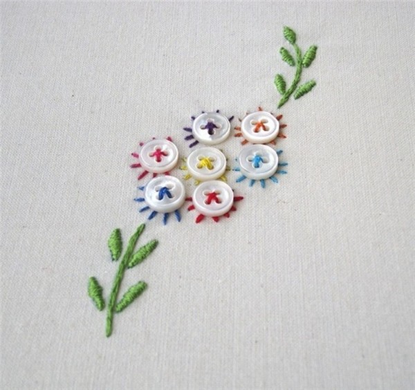 Appreciation of creative hand-embroidered buttons DIY small fresh works