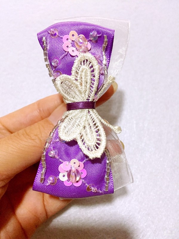 Tutorial on how to make beautiful and tender butterfly hairpins with ribbons