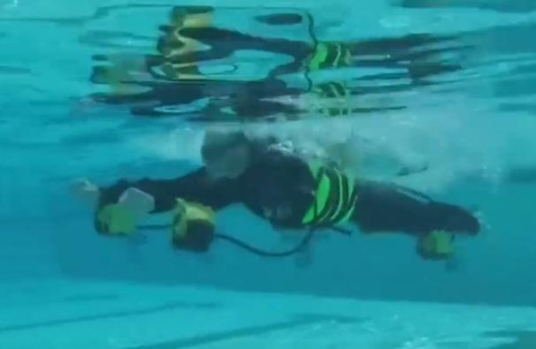 Guy makes jet swimming equipment and instantly becomes a master swimmer after putting it on