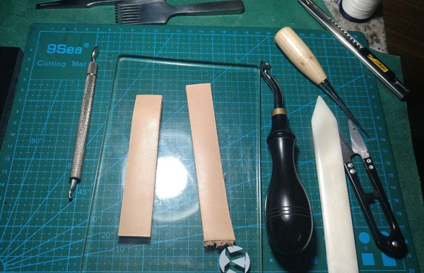 The advanced groove-pressing process for novice leatherworkers