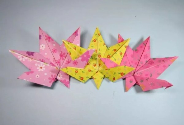 How to make origami maple leaves