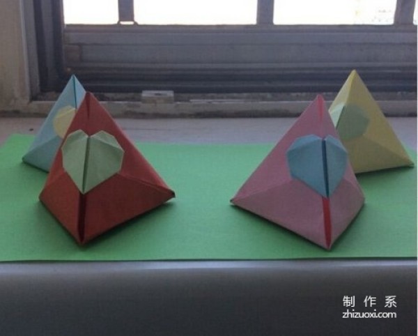 Origami Complete Illustrations of Heart-Shaped Box - Triangular Heart-Shaped Box with Lock