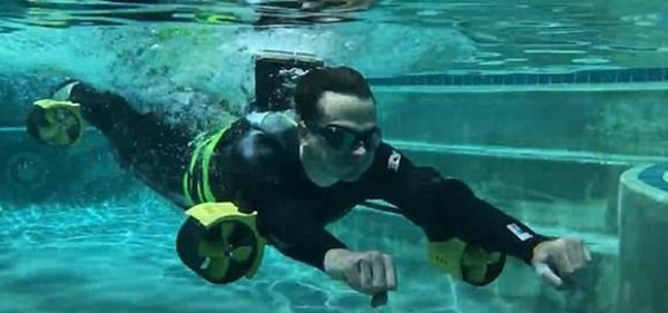 Guy makes jet swimming equipment and instantly becomes a master swimmer after putting it on