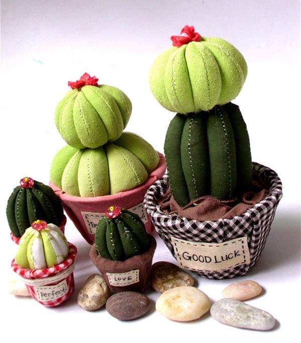 Fabric cactus pins without thorns