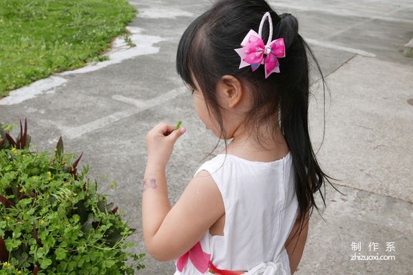 Hand-made beautiful head flowers with ribbons, simple and cute little girls double-layer swallowtail bow hairpin hair accessories hand-made method