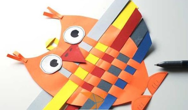 Illustration of teaching steps for childrens DIY origami little owl decoration in the New Year