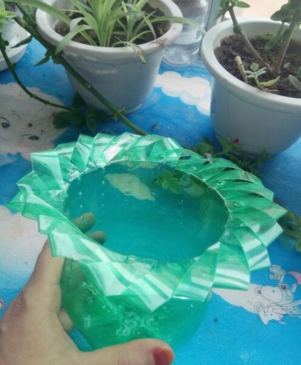 Teach you how to use beverage bottles to make flower pots, creative handicraft tutorials