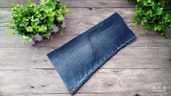 Tutorial on how to make handmade fabric bags, how to make simple denim bags and handbags using scrap jeans, how to make handmade patchwork