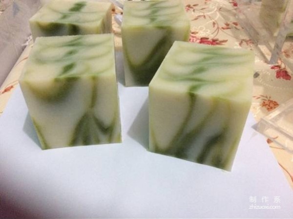 Handmade soap making, tutorial on rendering method of camellia green juice rendering soap