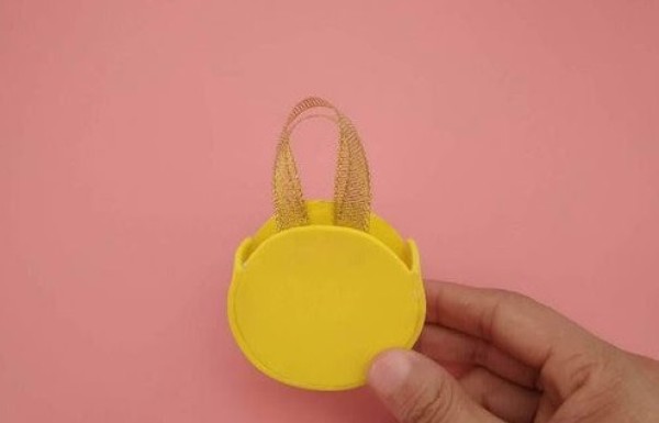 Simple handmade DIY production of mini expression handbag real shot