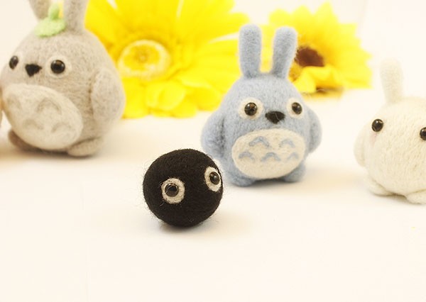 Handmade DIY wool felt to restore the small briquettes and chinchilla inside Totoro