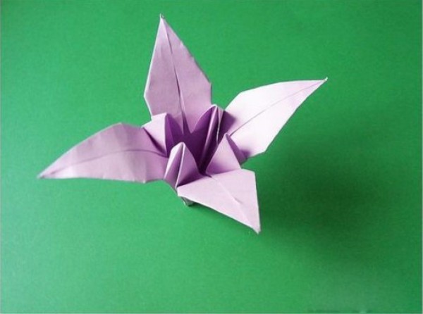 Tutorial on how to make origami lilies for children