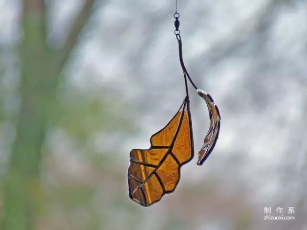 Aesthetic art: He turned wine bottles into stunningly beautiful leaves