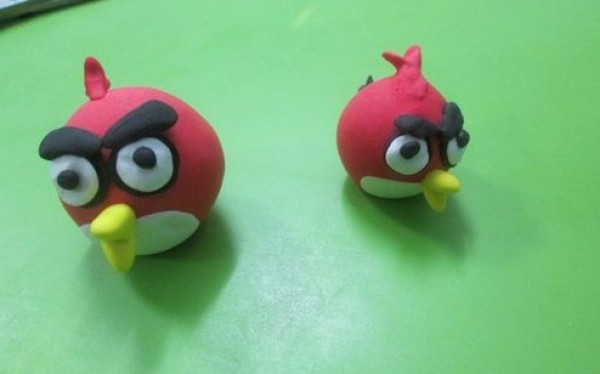 Use ultra-light clay to make angry birds. Handmade teaching for primary school students