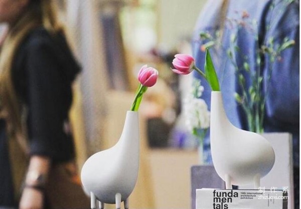 Irregular creative vase