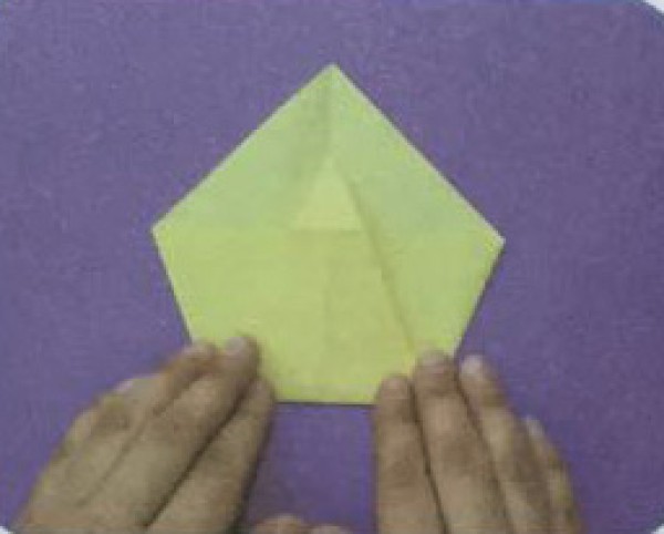 Simple origami method for envelopes Illustration of how to fold envelopes