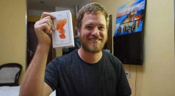 American guy Huaqiang Beitao DIYed an iPhone 6s using accessories