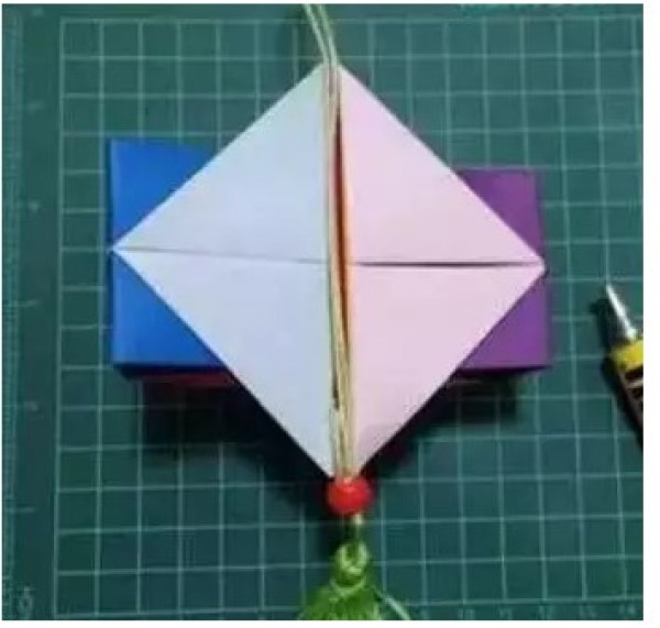 Illustration of making origami lanterns, hanging on the wall will give you a unique flavor