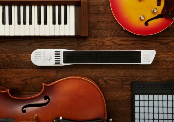 A super musical instrument that can play a variety of musical instrument effects